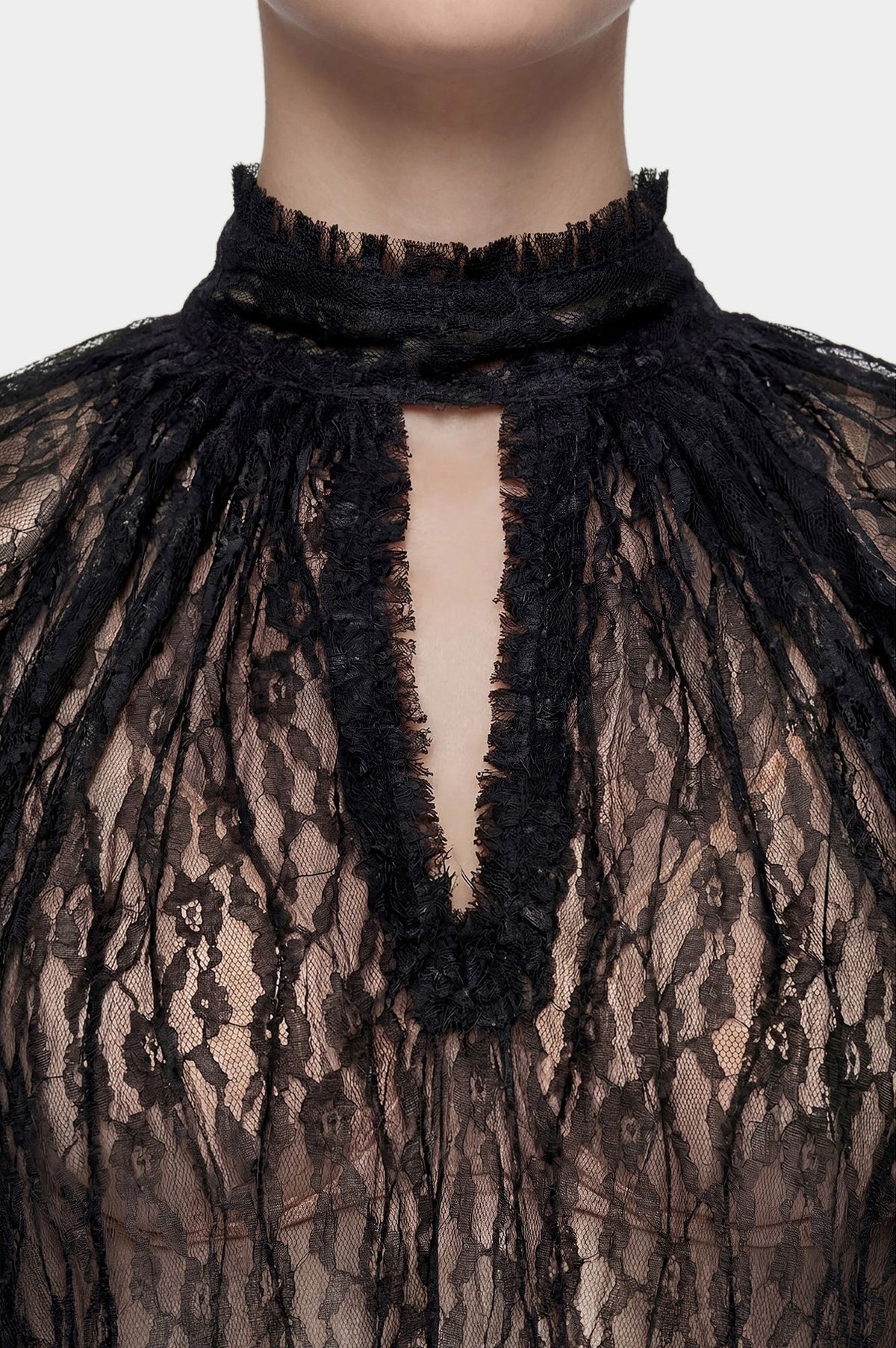 Blusa in Pizzo Nero con Collo Alto