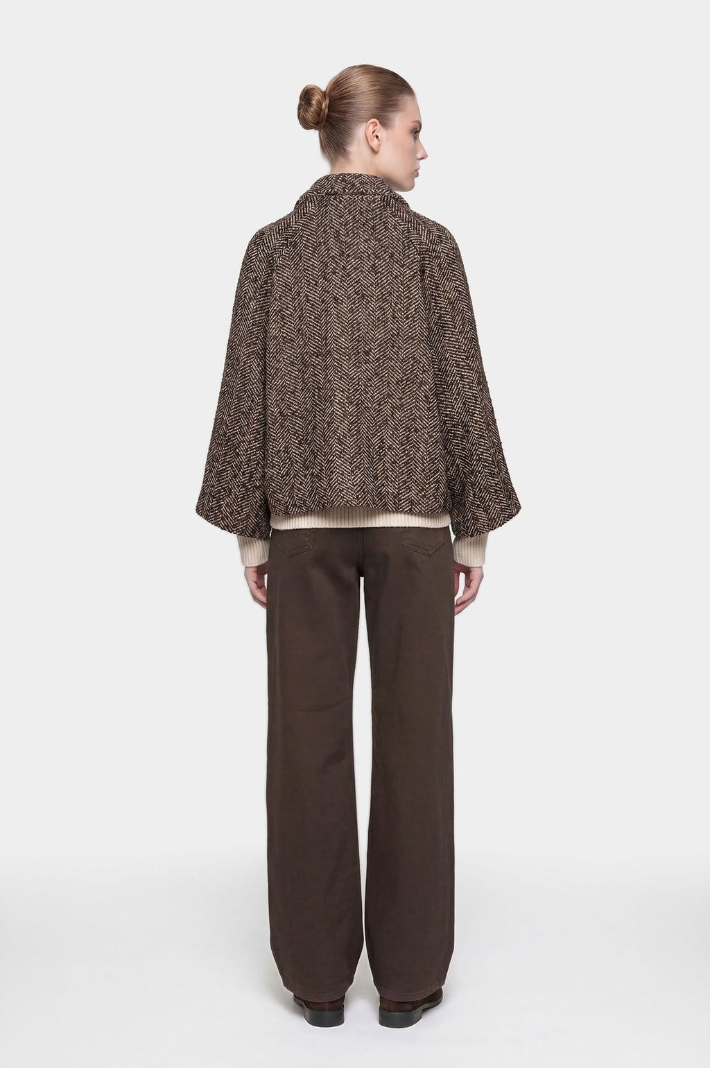 Giacca tweed spigato marrone - look laterale
