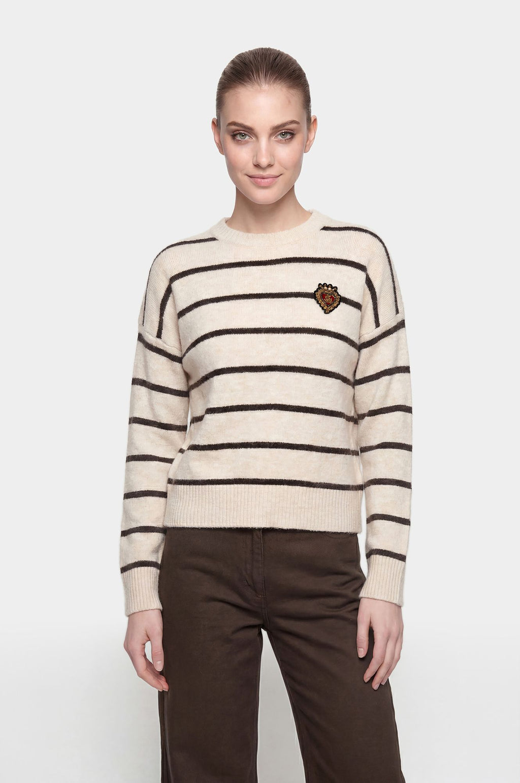 Maglione a Righe con Stemma Ricamato