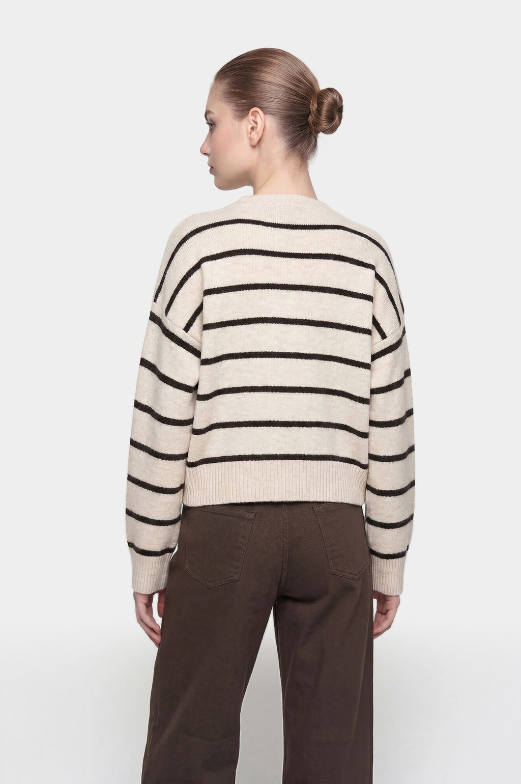 Maglione a Righe con Stemma Ricamato